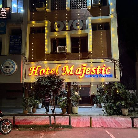 Hotel Majestic Chandīgarh Exterior foto