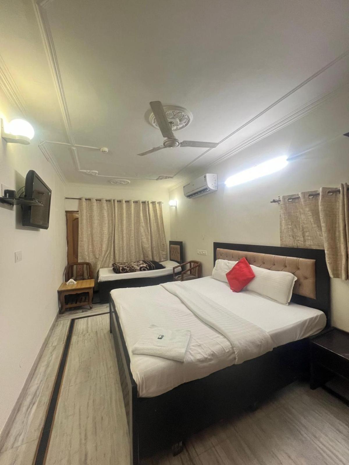 Hotel Majestic Chandīgarh Exterior foto